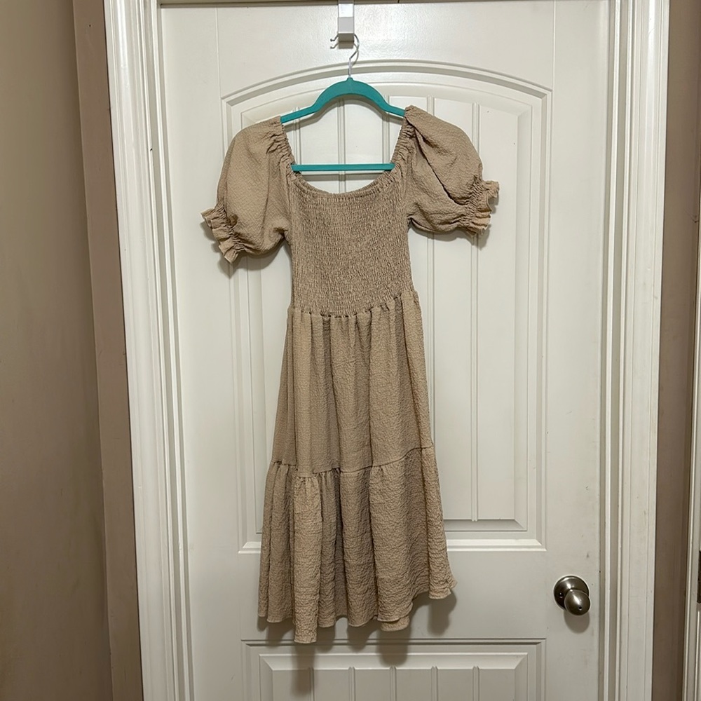 Condition:Like new. Worn once. Size:Women’s XL. Color:Tan.